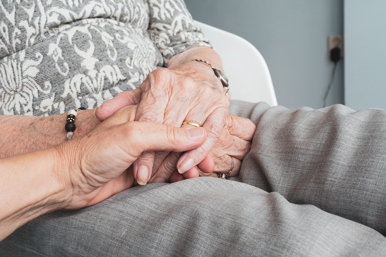 Undeniable Benefits of Wearing a Life Alert Device for Seniors